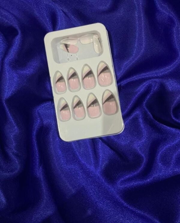 Abstract art Nails - Image 4